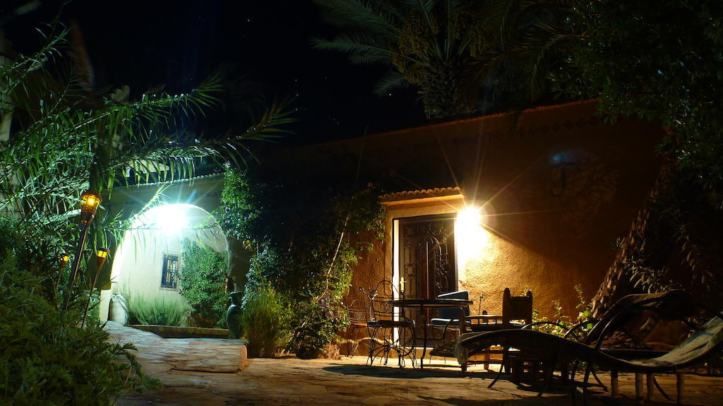 Le Chant Des Palmiers Agdz Bagian luar foto