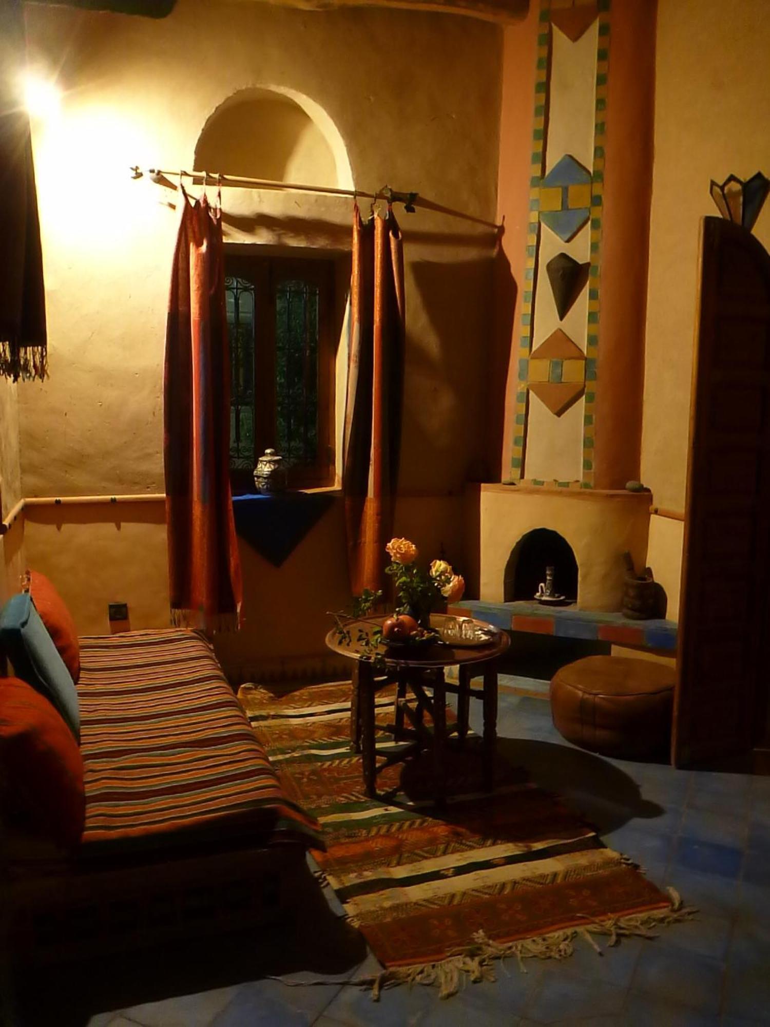 Le Chant Des Palmiers Agdz Bagian luar foto